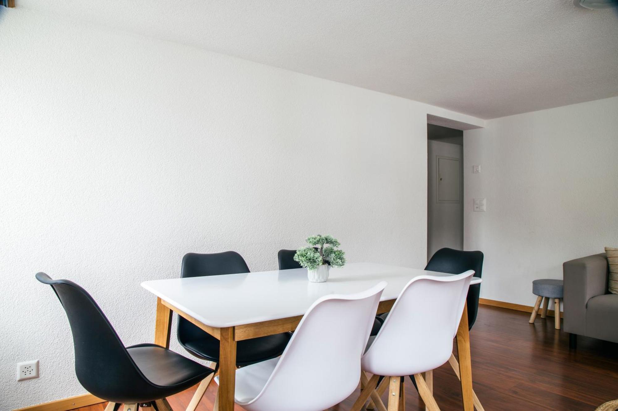 Nimbuzzz Apartments Unterseen Room photo