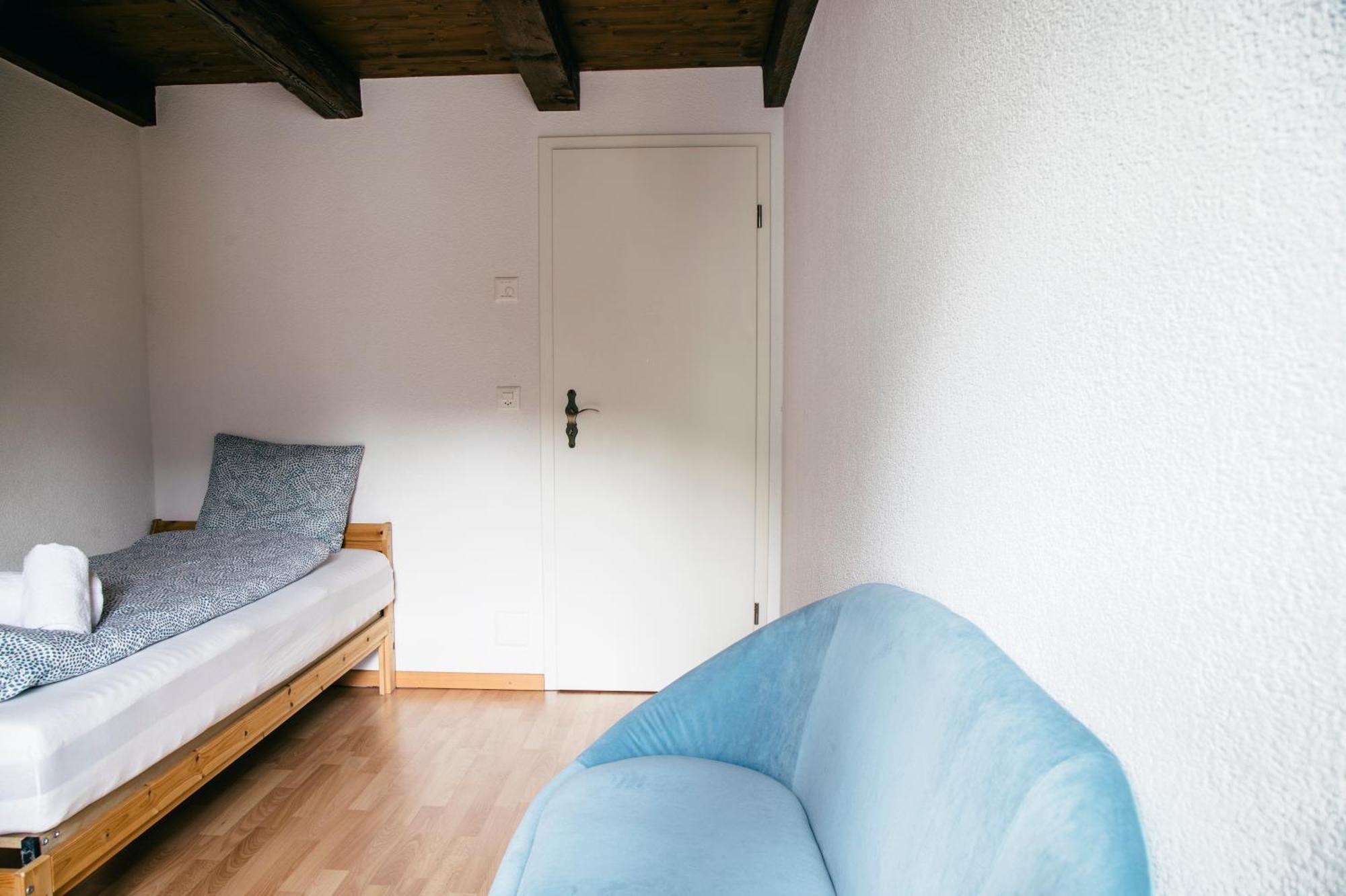 Nimbuzzz Apartments Unterseen Room photo